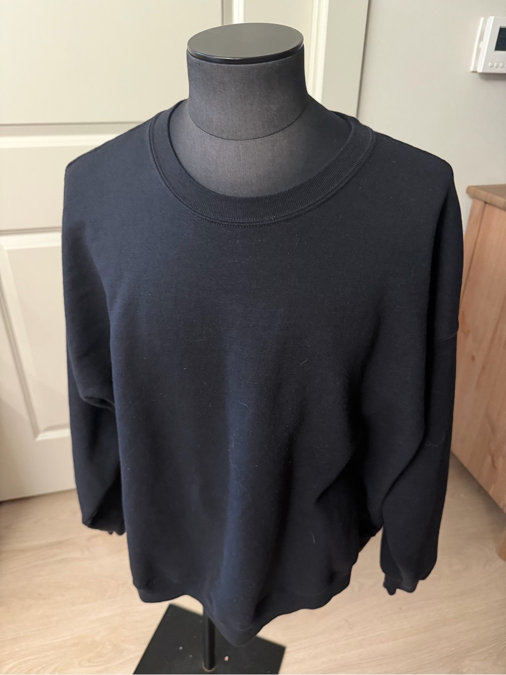 Hanes Men's Black Crewneck Sweatshirt — Classic Pullover